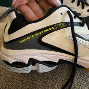 Mizuno wave lightening volleyball court shoes, women’s size 9.5